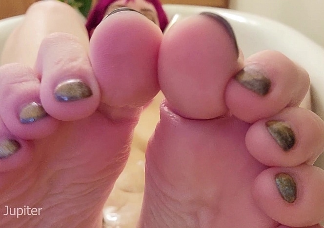foot_tease_in_bath