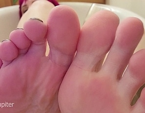 foot_tease_in_bath